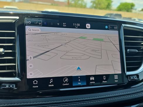Used 2025 Chrysler Pacifica Limited FWD image 21