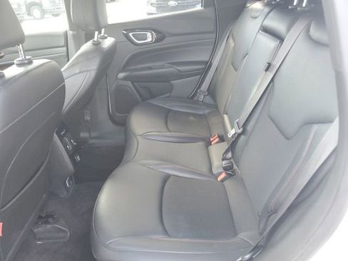Used 2025 Jeep Compass Trailhawk AWD/4WD image 25