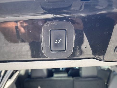 Used 2017 Toyota Sienna SE image 16