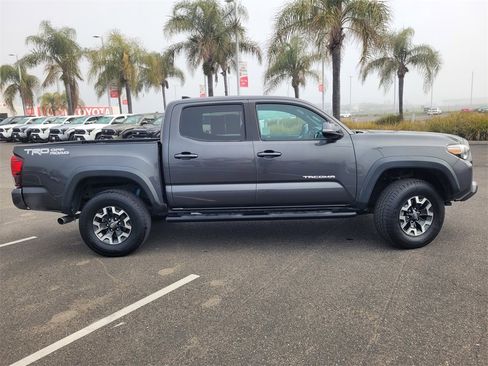 Used 2019 Toyota Tacoma TRD Off-Road image 3