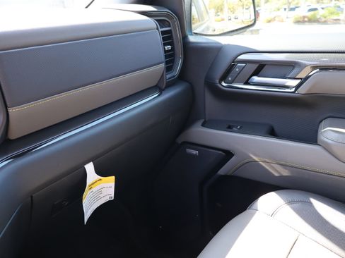 Used 2024 Chevrolet Silverado 1500 ZR2 w/ Technology Package image 41