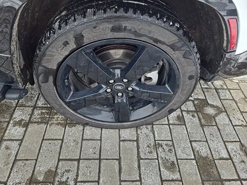 Used 2024 Land Rover Defender 130 X-Dynamic SE image 9