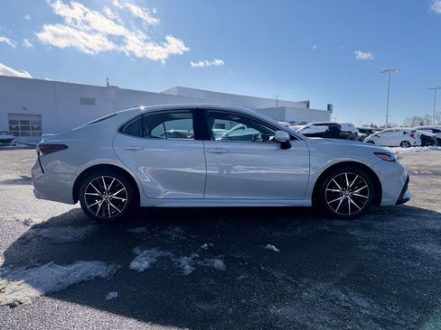 Used 2023 Toyota Camry SE image 7