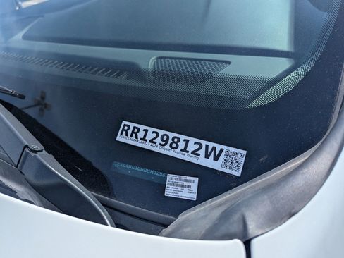 Used 2024 Chrysler Pacifica Touring-L image 33