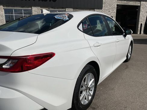 Used 2025 Toyota Camry LE FWD image 8