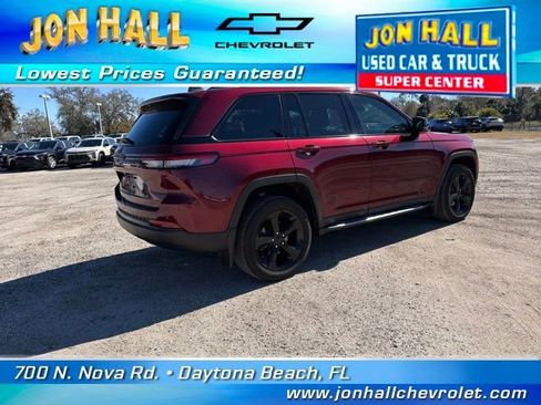 Used 2024 Jeep Grand Cherokee Altitude image 10