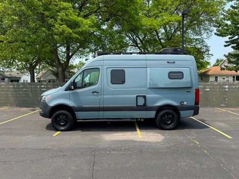 Used 2021 Mercedes-Benz Sprinter 2500 image 7