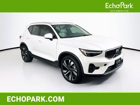 Used 2024 Volvo XC40 B5 Plus w/ Climate Package AWD/4WD image 1