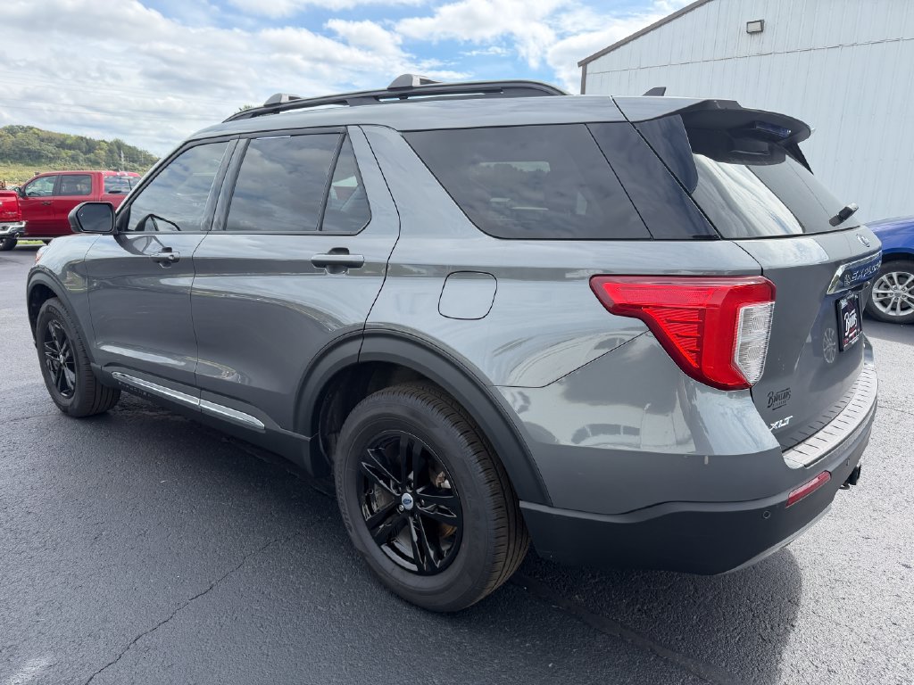 Used 2024 Ford Explorer XLT w/ Equipment Group 202A AWD/4WD image 7
