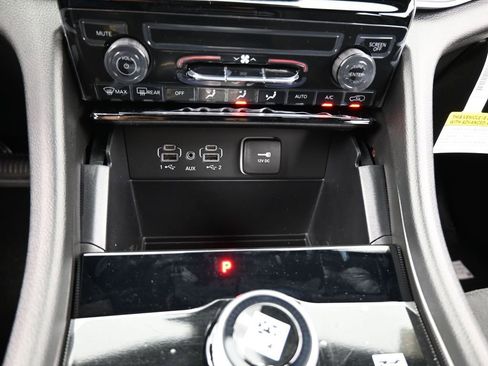 Used 2025 Jeep Grand Cherokee Laredo image 22