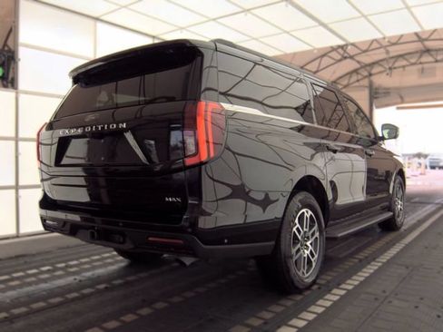 Used 2025 Ford Expedition Max Active RWD image 3