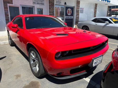 Used 2021 Dodge Challenger SXT RWD image 10
