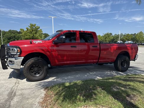 Used 2024 RAM 2500 Tradesman w/ Chrome Appearance Group RWD image 12