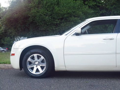 Used 2006 Chrysler 300 Touring w/ Comfort/Convenience Group RWD image 25