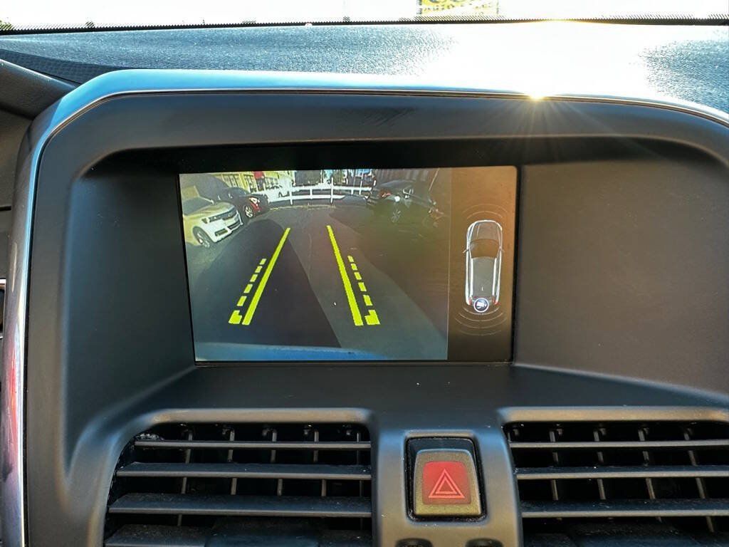 Used 2017 Volvo XC60 T5 Inscription w/ Preferred Option Package FWD image 18