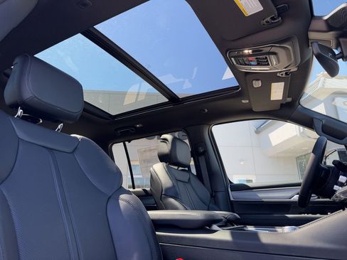 New 2026 Jeep Grand Wagoneer Limited AWD/4WD image 36