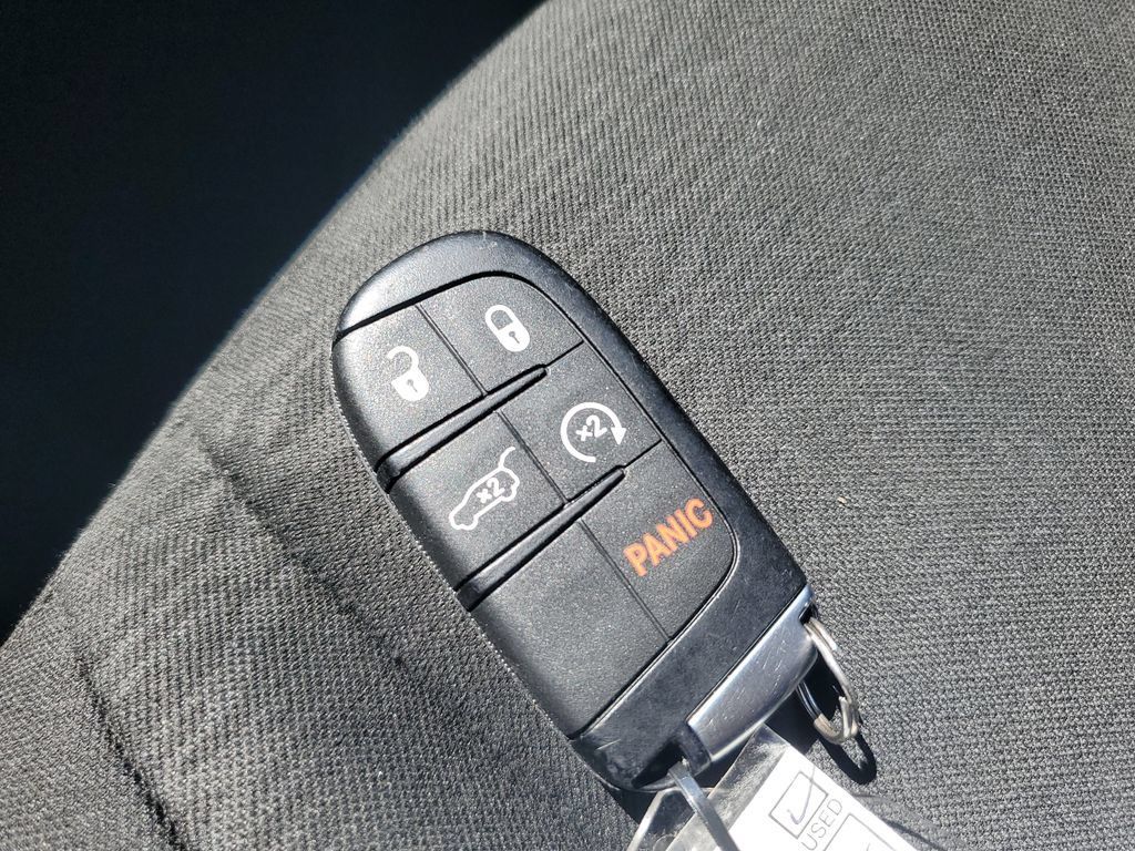Used 2025 Dodge Durango GT AWD/4WD image 28