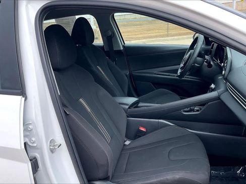 Used 2023 Hyundai Elantra Blue image 8