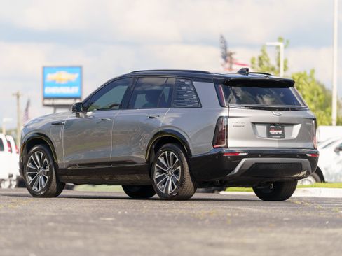 Used 2026 Cadillac Vistiq Sport AWD/4WD image 3