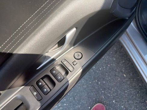 Used 2022 Hyundai Elantra SEL FWD image 14