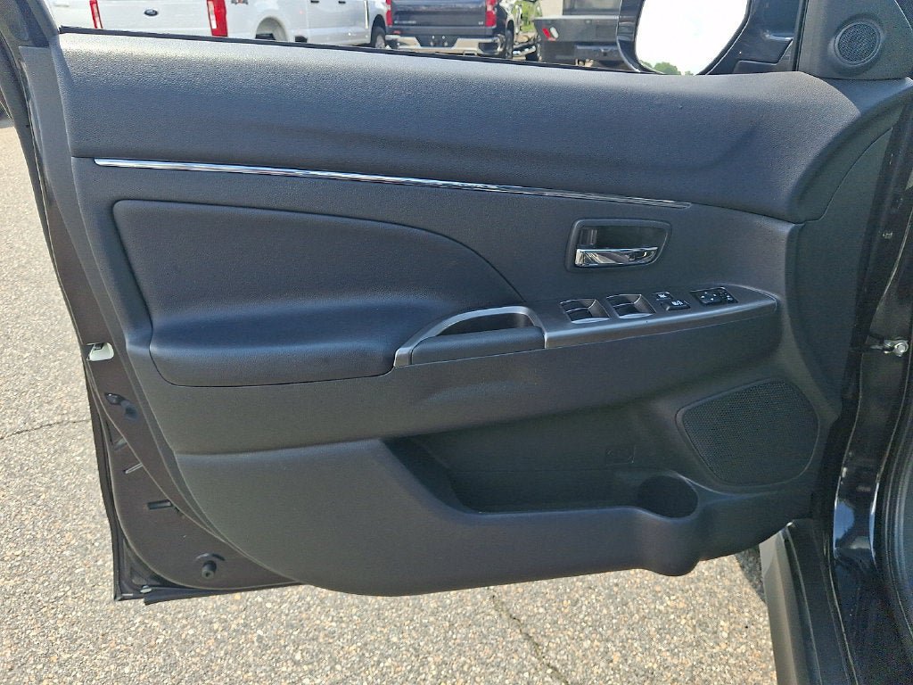 Used 2024 Mitsubishi Outlander Sport AWD image 12