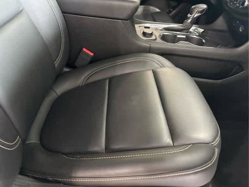 Used 2023 Chevrolet Traverse LT image 37