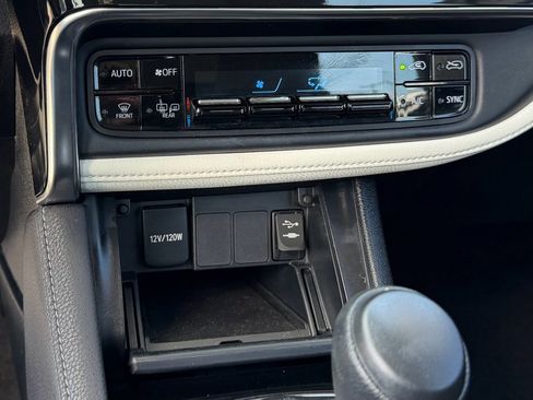 Used 2018 Toyota Corolla iM image 25