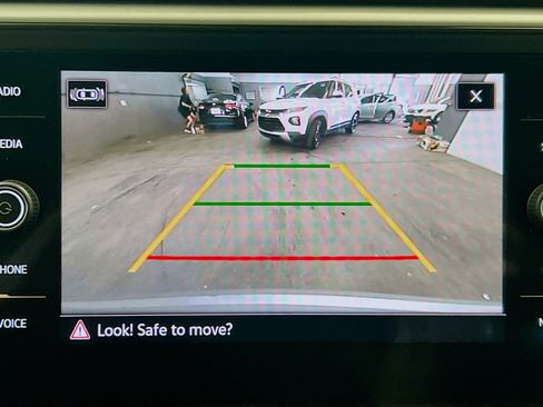 Used 2021 Volkswagen Atlas Cross Sport SE FWD image 9