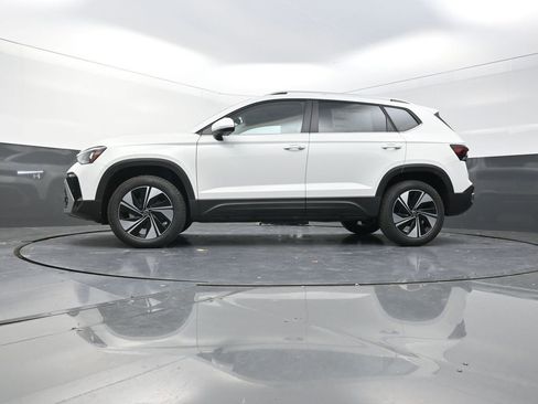 New 2026 Volkswagen Taos SE image 22