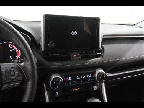 Used 2025 Toyota RAV4 XLE FWD image 9