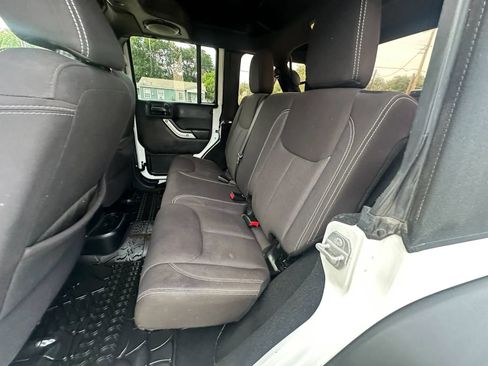 Used 2014 Jeep Wrangler Unlimited Rubicon w/ Connectivity Group AWD/4WD image 14