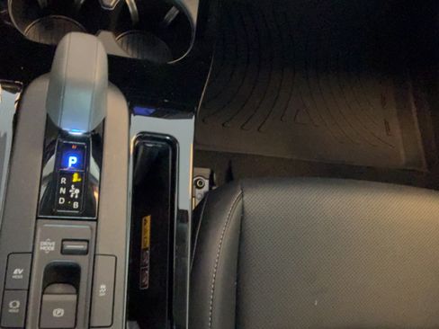 Used 2025 Toyota Prius XLE FWD image 15