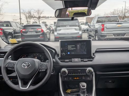 Used 2023 Toyota RAV4 XLE Premium image 19