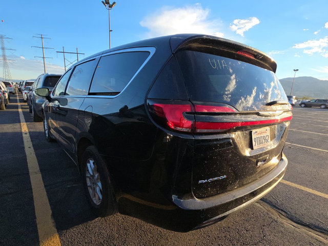 Used 2025 Chrysler Pacifica Select FWD image 4