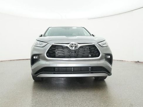 New 2026 Toyota Highlander Platinum image 31