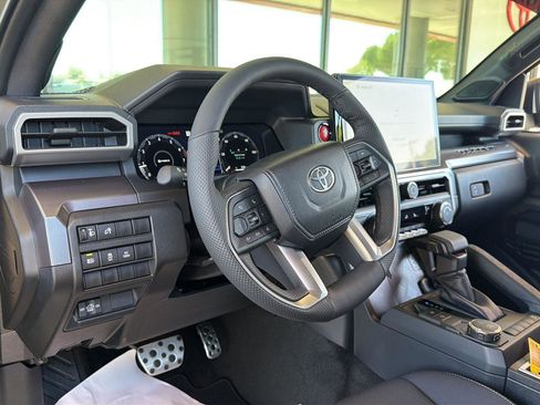 Used 2026 Toyota Tacoma TRD Sport w/ TRD Sport Upgrade Package image 17