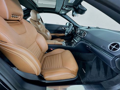 Used 2020 Mercedes-Benz SL 550 image 28