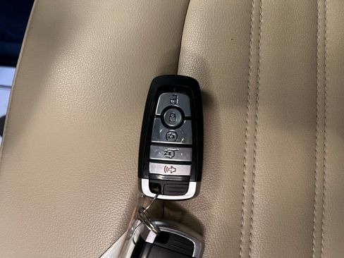 Used 2022 Ford Edge SEL w/ Convenience Package AWD/4WD image 17