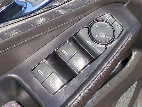 Used 2023 Chevrolet Traverse LT FWD image 26