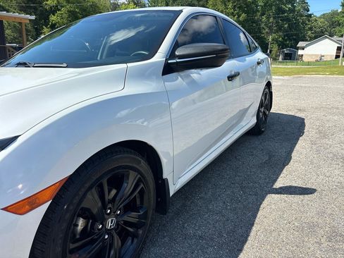 Used 2017 Honda Civic Touring image 5