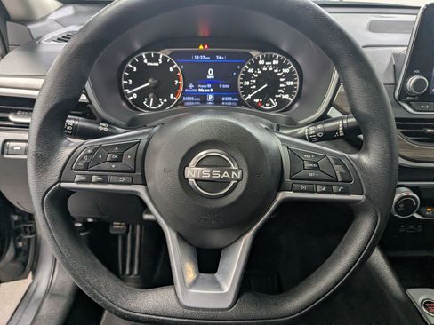 Used 2025 Nissan Altima 2.5 SV FWD image 14