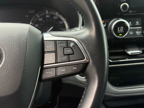 Used 2021 Toyota Highlander XLE image 15