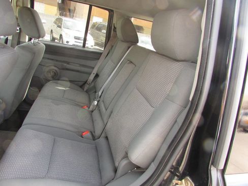 Used 2007 Jeep Commander Sport image 16