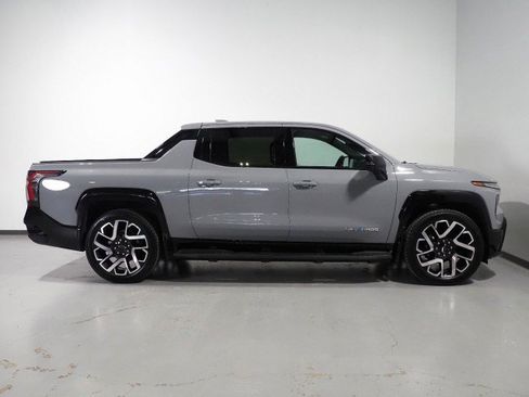 Used 2025 Chevrolet Silverado EV RST image 5