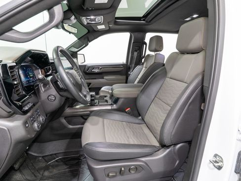 Used 2025 Chevrolet Silverado 1500 ZR2 w/ Technology Package image 18