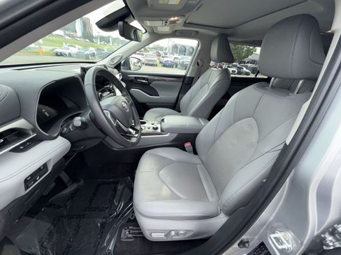 Used 2024 Toyota Highlander Limited AWD/4WD image 13