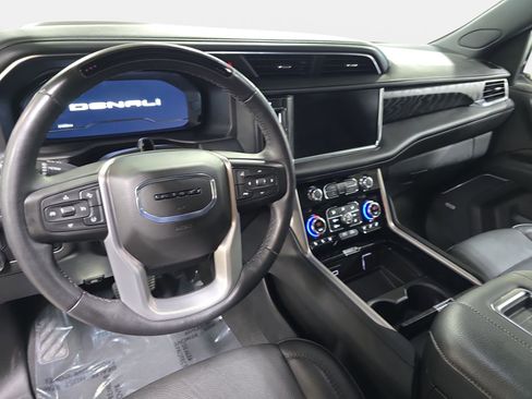 Used 2024 GMC Yukon XL Denali w/ Denali Reserve Package AWD/4WD image 16