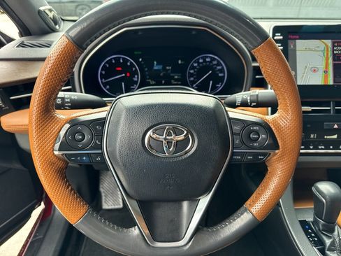 Used 2019 Toyota Avalon Limited image 3