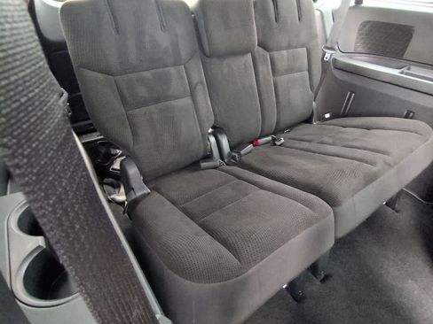 Used 2019 Dodge Grand Caravan SE FWD image 21