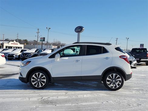 Used 2021 Buick Encore Preferred image 3